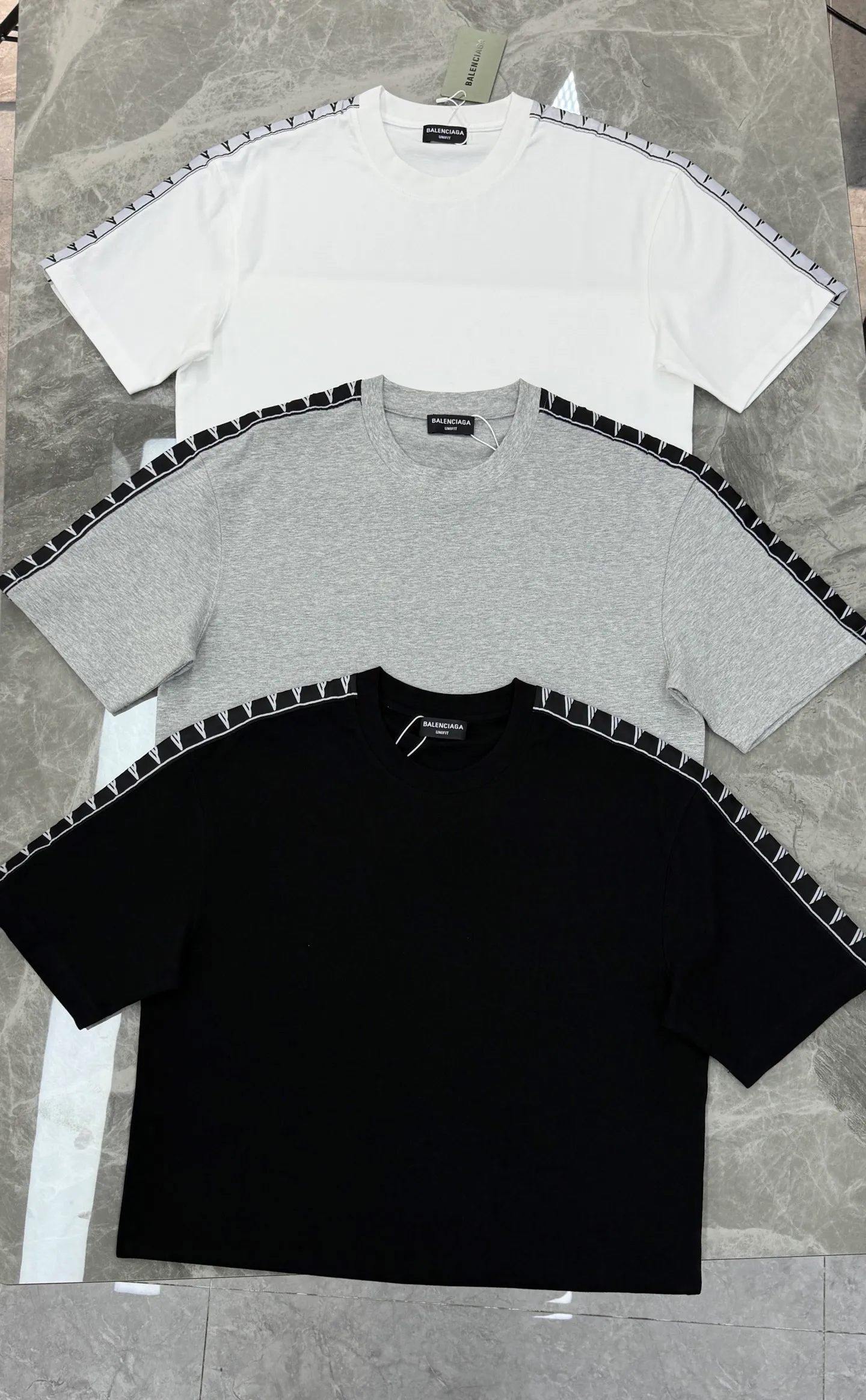 ⚜️Balenciaga T ， Same Style❤️ .280g Breathable， ! ， ， 。 ， ， ， OK， get ~ ， ， ! ：Black.Gray.White.Sizes：S-3XL ❗️（175/145 L）